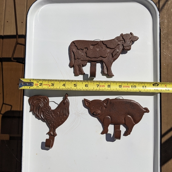 3 Animal Cast Iron Hooks - Cow - Rooster - Pig - Very Cute and Heavy Wall Hooks - Picture 11 of 14